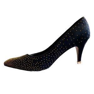 Apt. 9 Studed Pumps